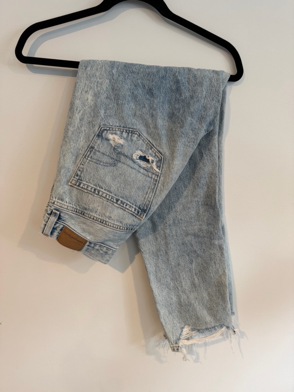 American Eagle Outfitters Light Blue Distressed High Raise Mom Jean